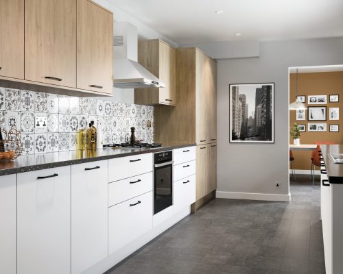 Valore Smooth White & Valore Natural Kendal Oak